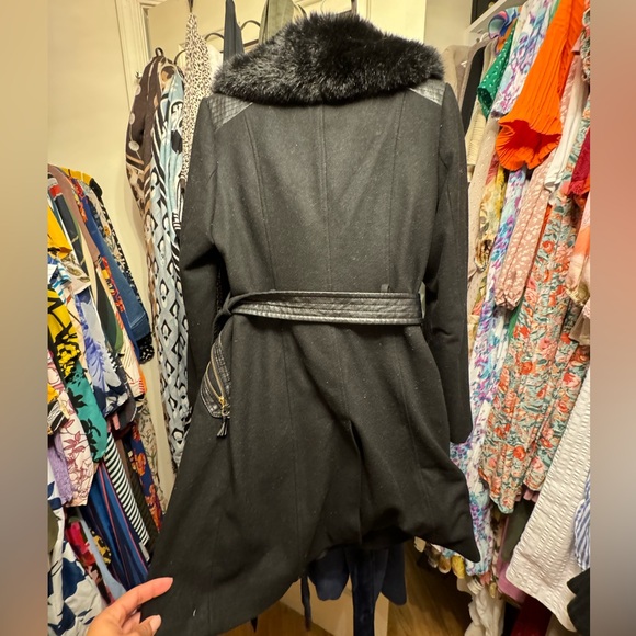 Via Spiga
Women's Belted Faux-Fur-Collar Coat - Picture 2 of 3